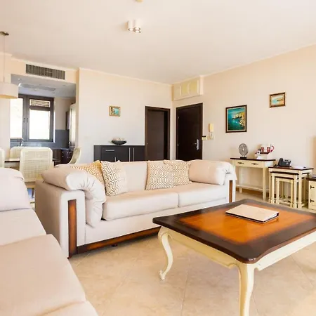 Thracian Cliffs Owners Appartamento