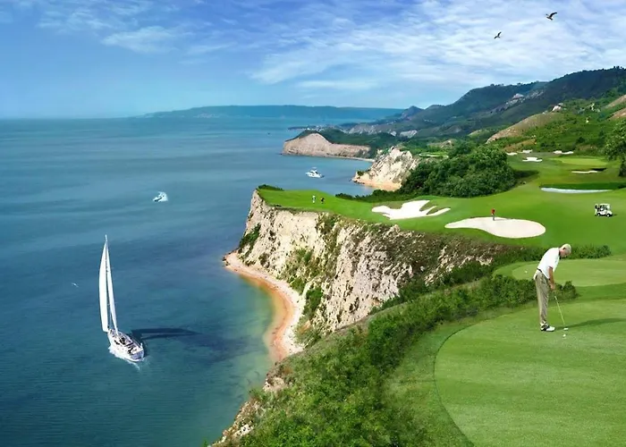 Thracian Cliffs Owners アパート *